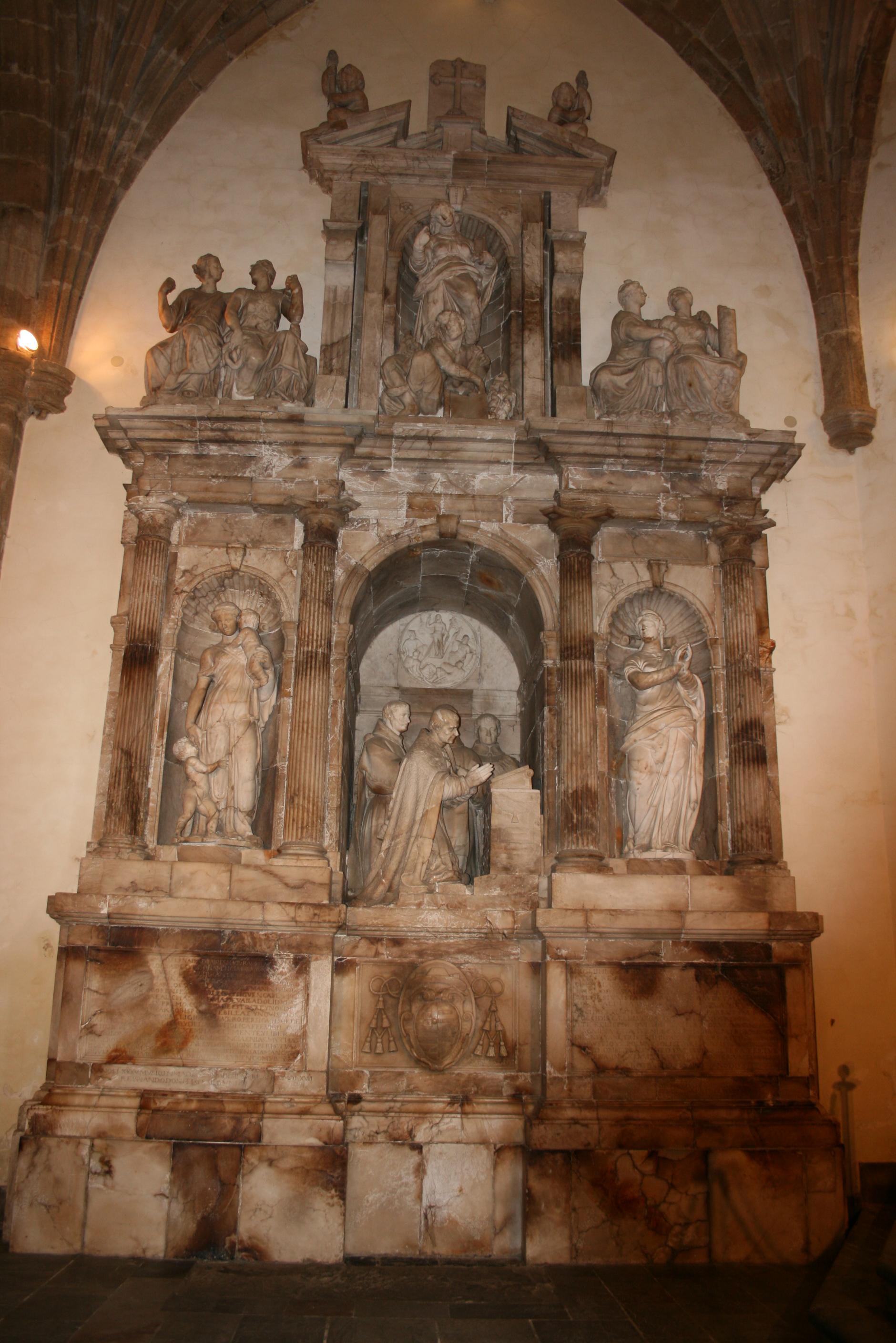 Mausoleo Fernando de Valdés, Salas