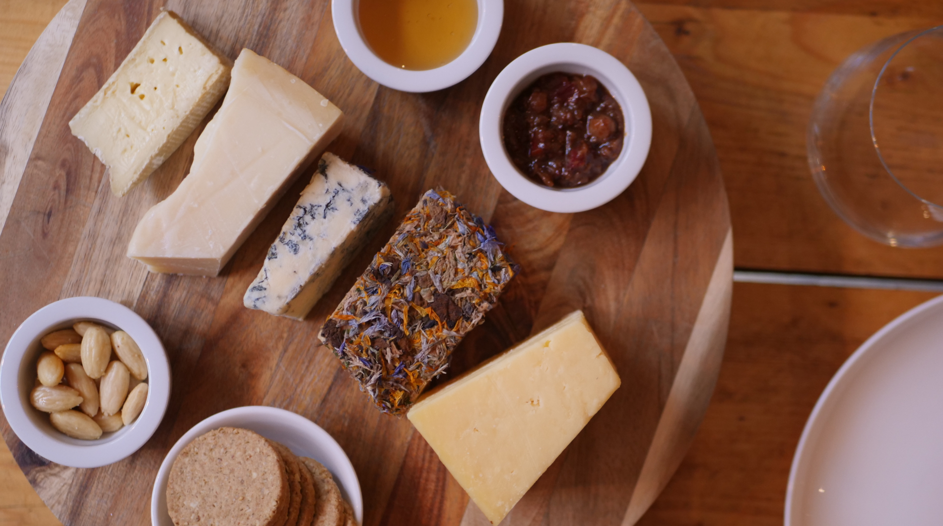 Salas celebra su feria de productos locales